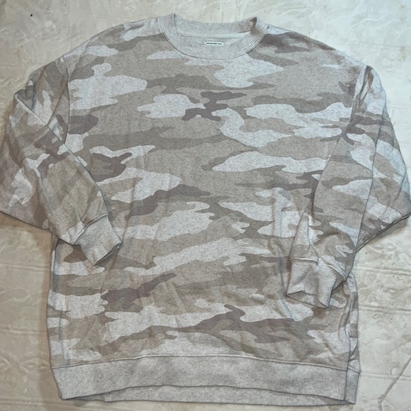 American Eagle Outfitters Tops - American‎ Eagle camo crewneck